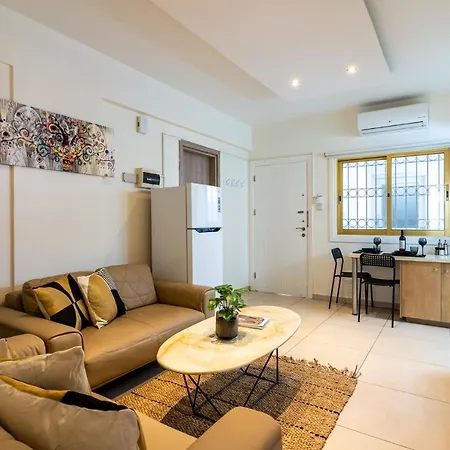 City Cove 1-br Apt In